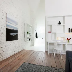 Bed & Breakfast Maison Nationale Flats &, Antwerp